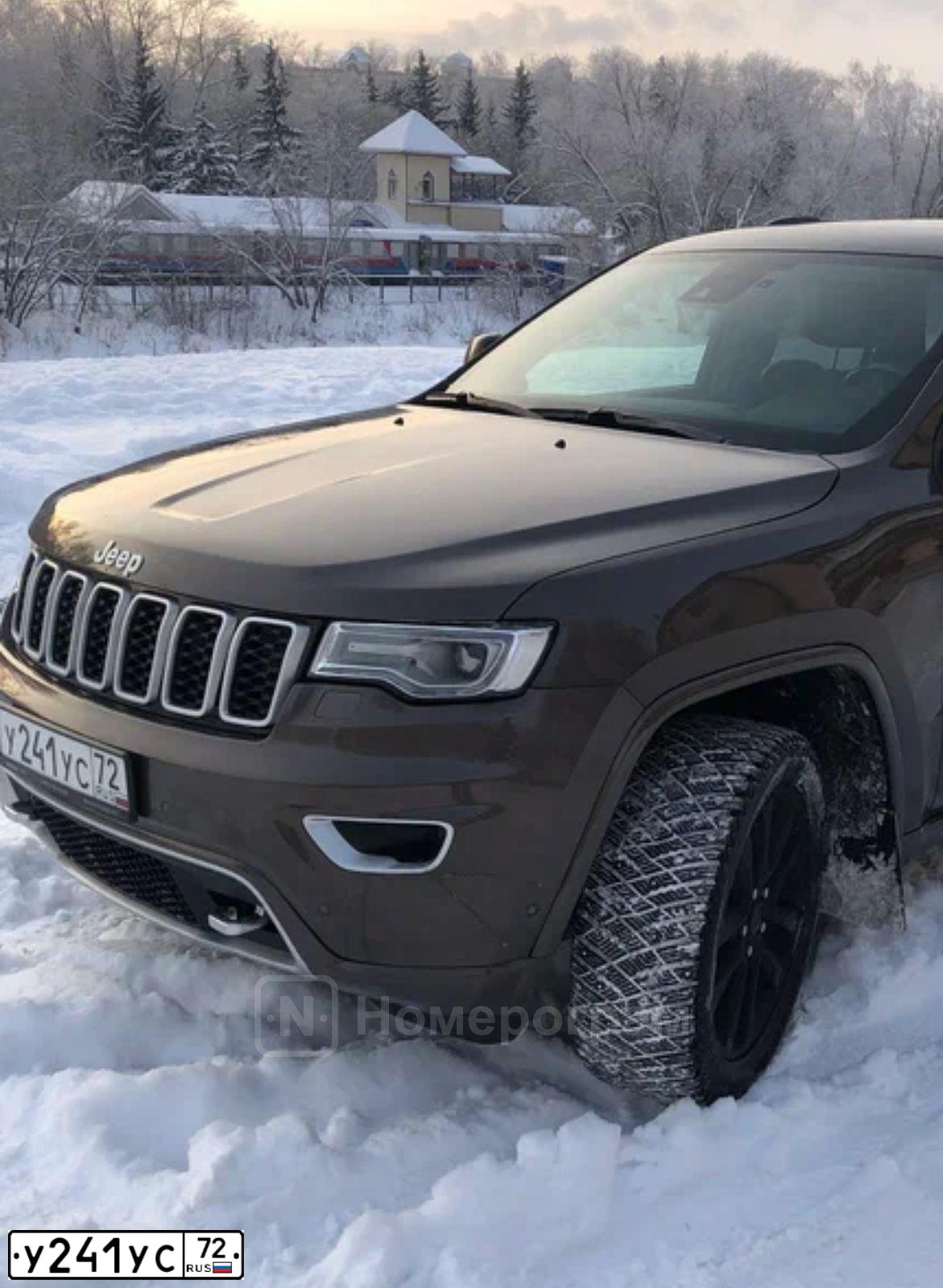 Фото автомобиля JEEP GRAND CHEROKEE, 2018 — госномер У241УС72. Цвет: Коричневый