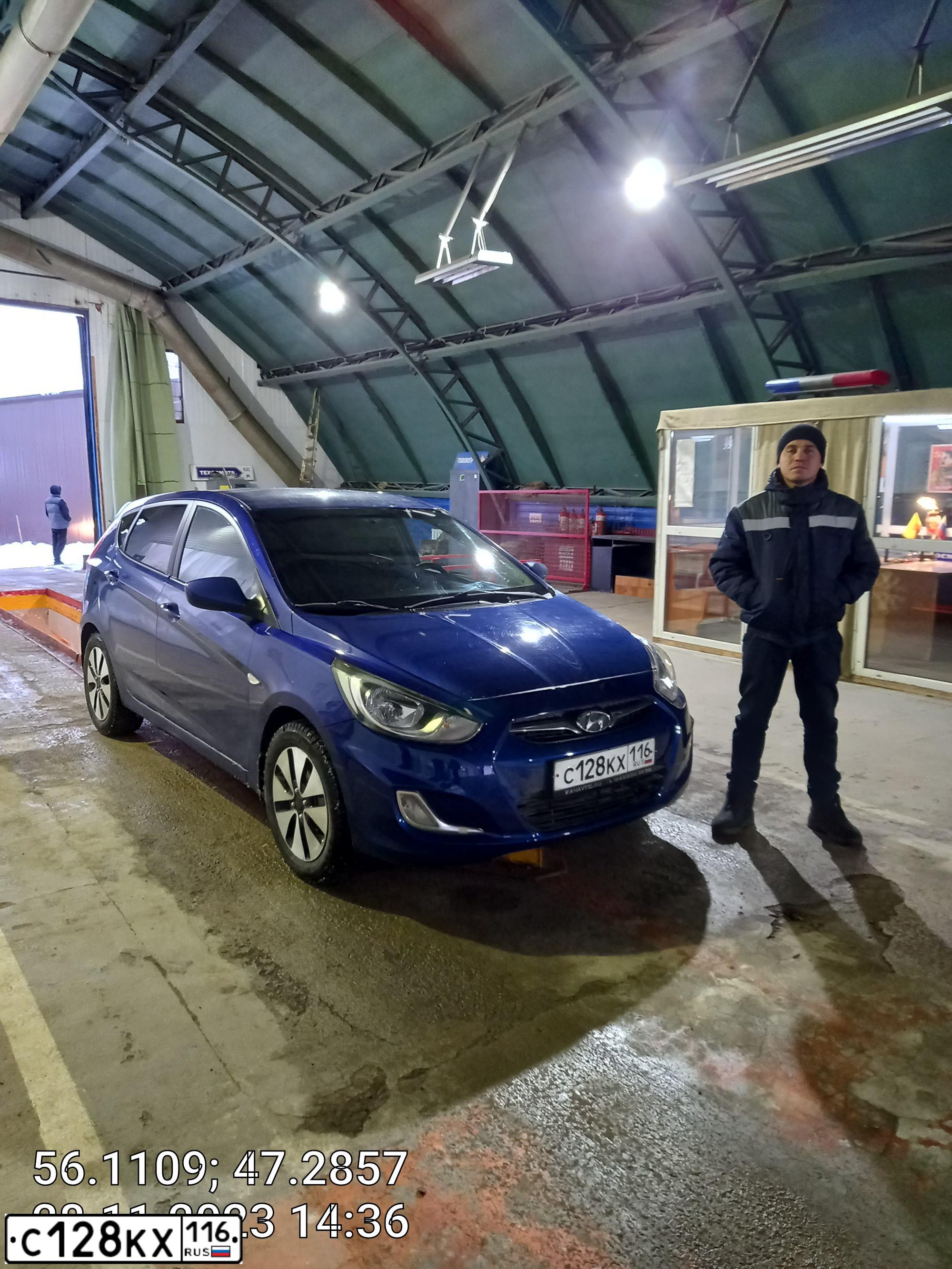 Фото автомобиля HYUNDAI SOLARIS, 2012 — госномер С128КХ116. Цвет: Темно-синий