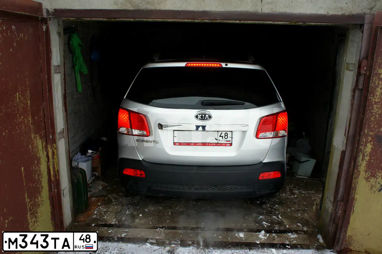 Фото автомобиля KIA SORENTO, 2011 — госномер М343ТА48. Цвет: Серебристый