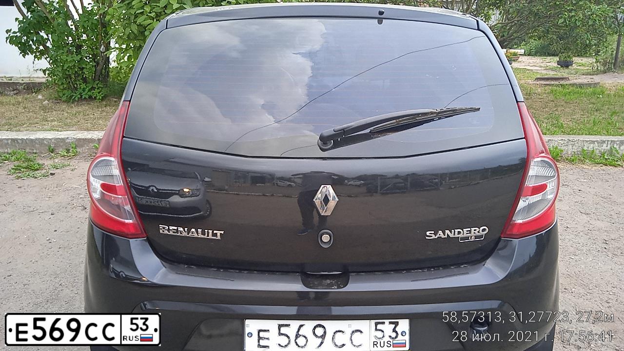 Фото автомобиля RENAULT SANDERO, 2014 — госномер Е569СС53. Цвет: ЧЕРНЫЙ