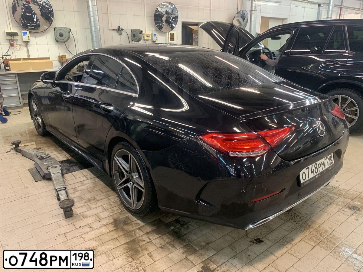 Фото автомобиля MERCEDES CLS-KLASSE, 2018 — госномер М090РУ790. Цвет: ЧЕРНЫЙ