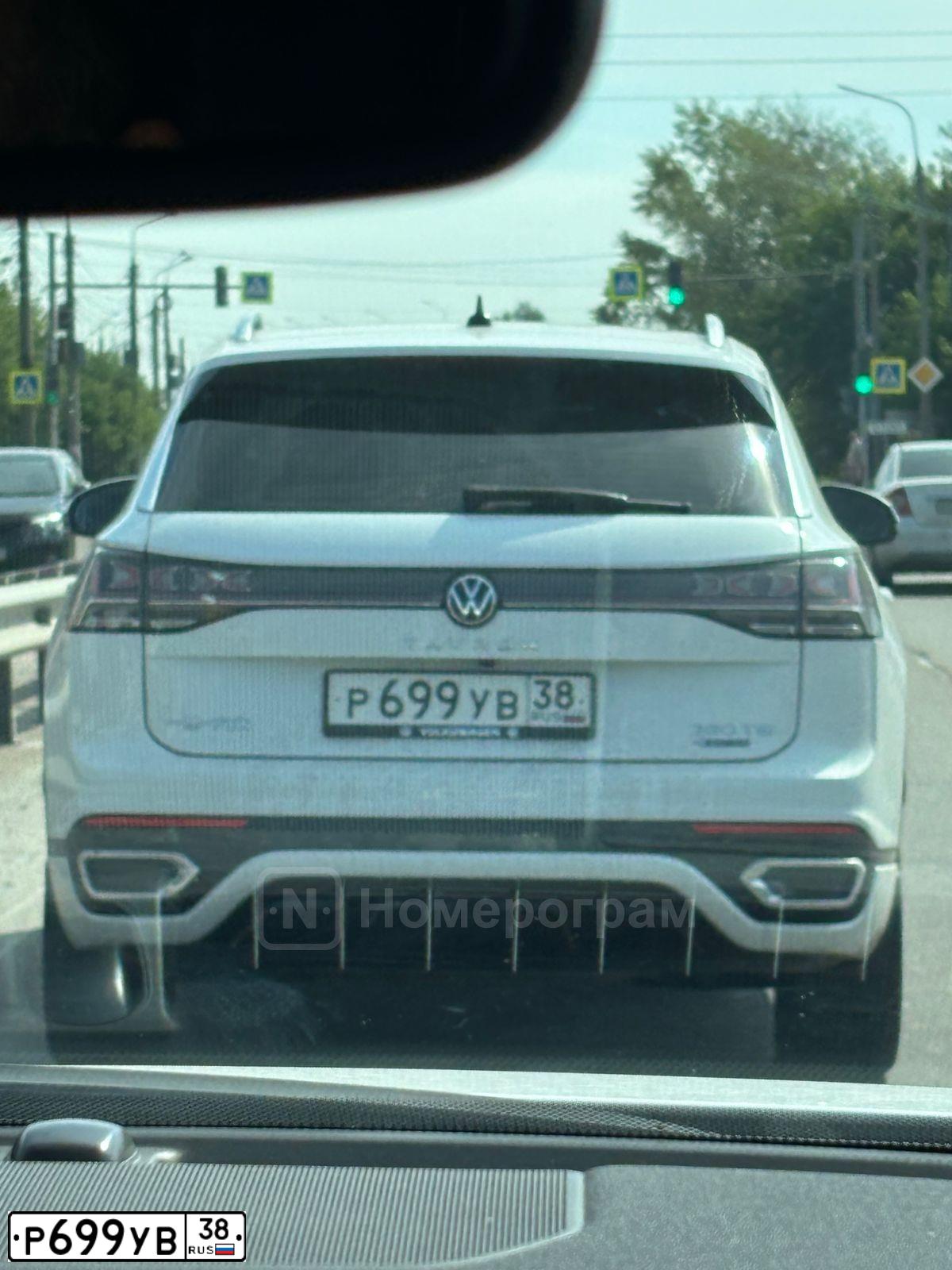Фото автомобиля PEUGEOT 308, 2010 — госномер У467ЕС138. Цвет: Красный