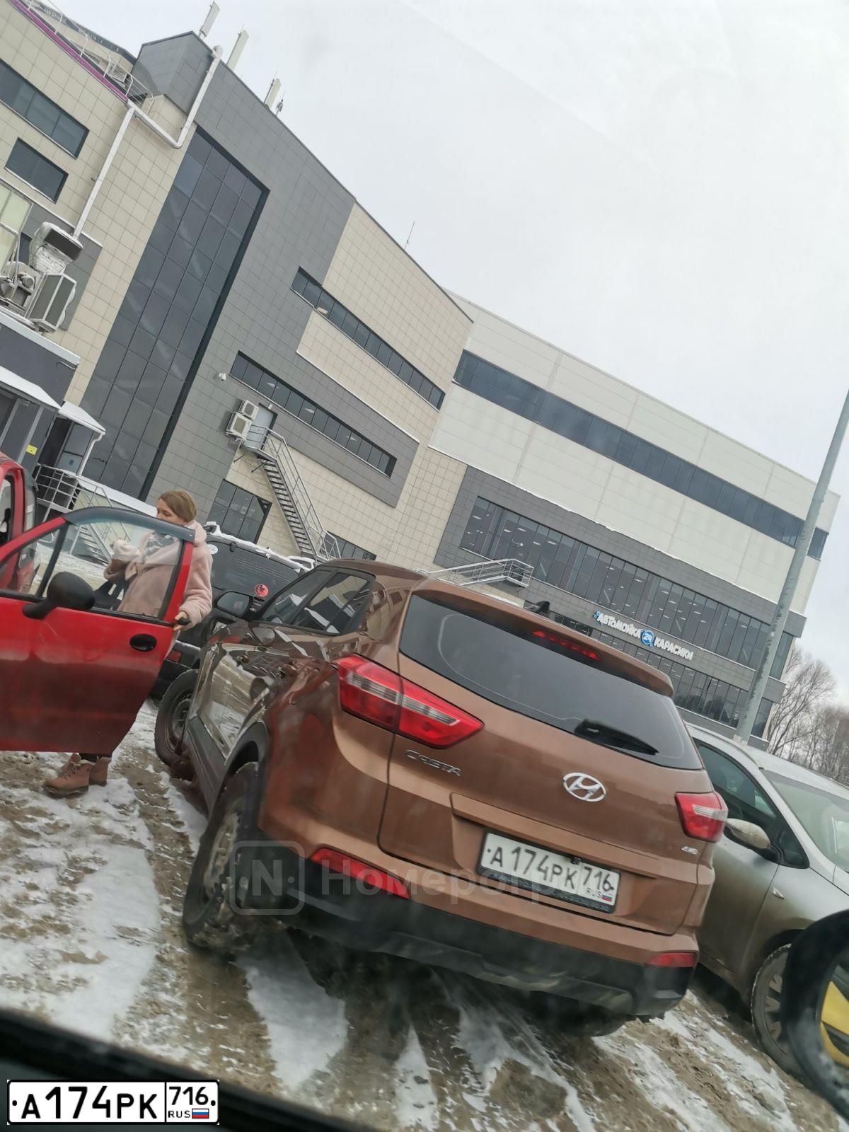 Фото автомобиля HYUNDAI CRETA, 2018 — госномер С624КЕ138. Цвет: Коричневый