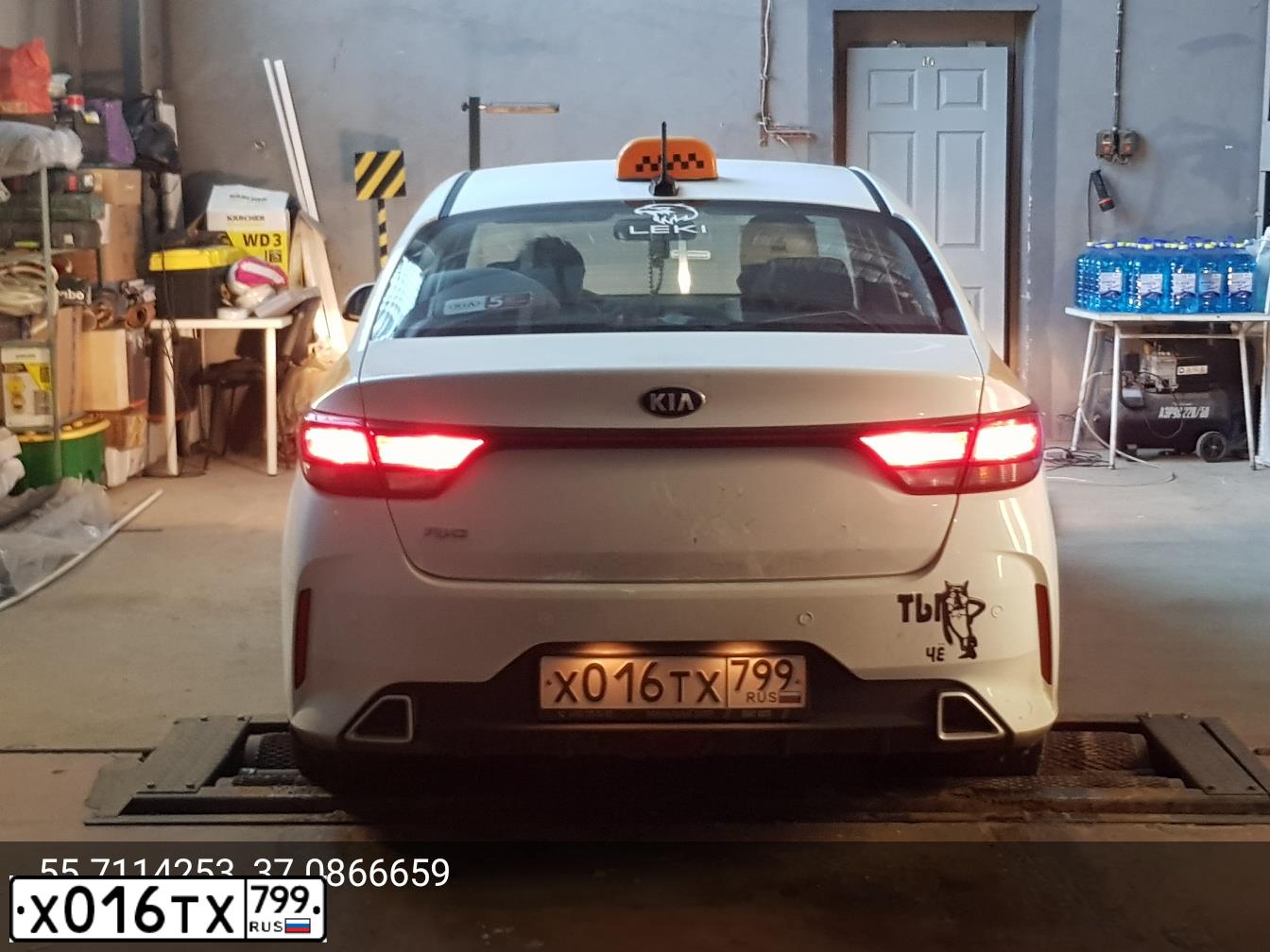 Фото автомобиля KIA RIO, 2020 — госномер Х016ТХ799. Цвет: БЕЛЫЙ
