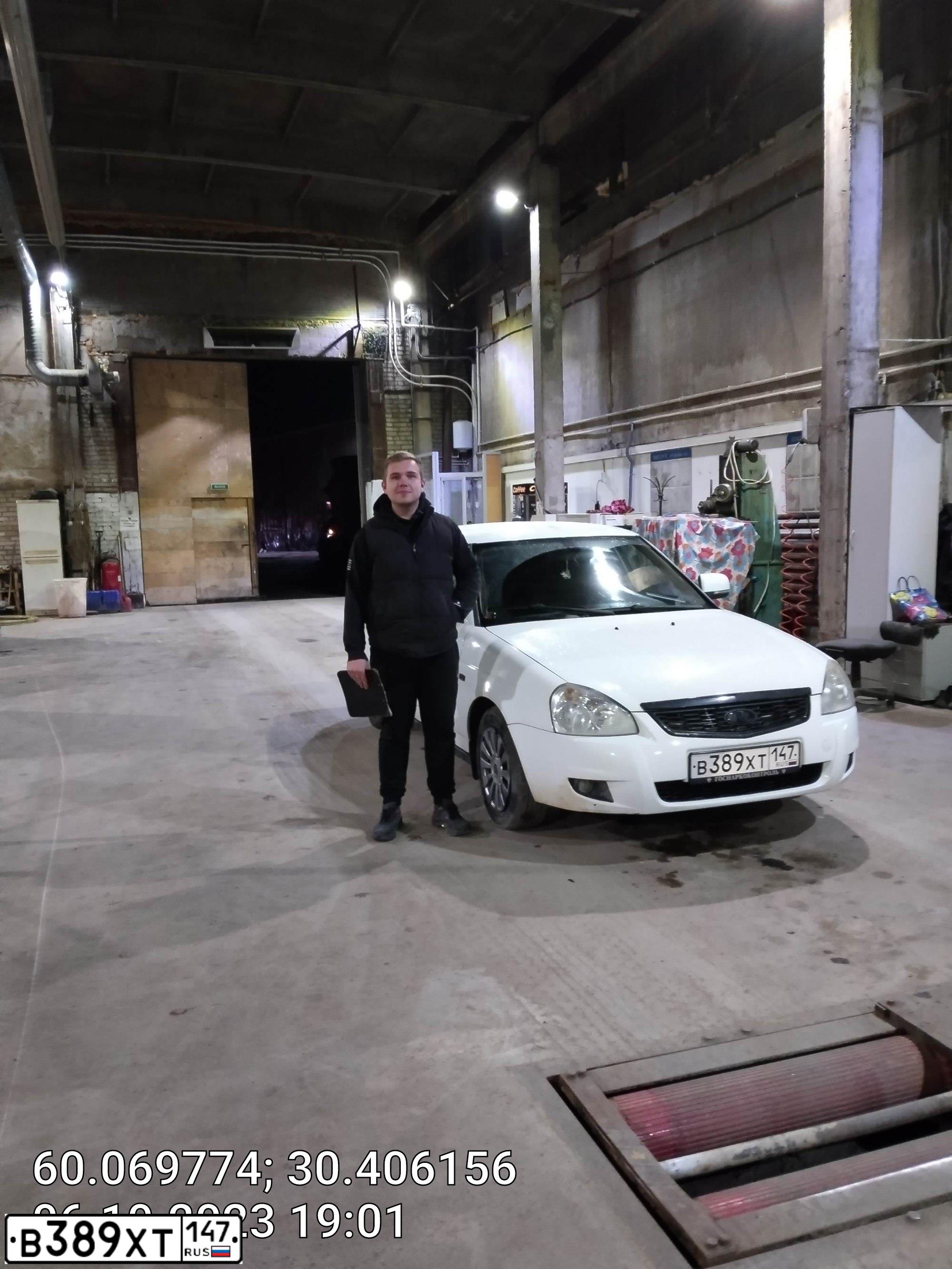 Фото автомобиля LADA PRIORA, 2009 — госномер С221МХ198. Цвет: Белый