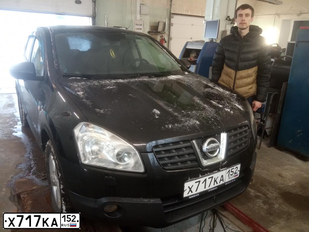 Фото автомобиля NISSAN QASHQAI, 2007 — госномер Х717КА152. Цвет: ЧЕРНЫЙ