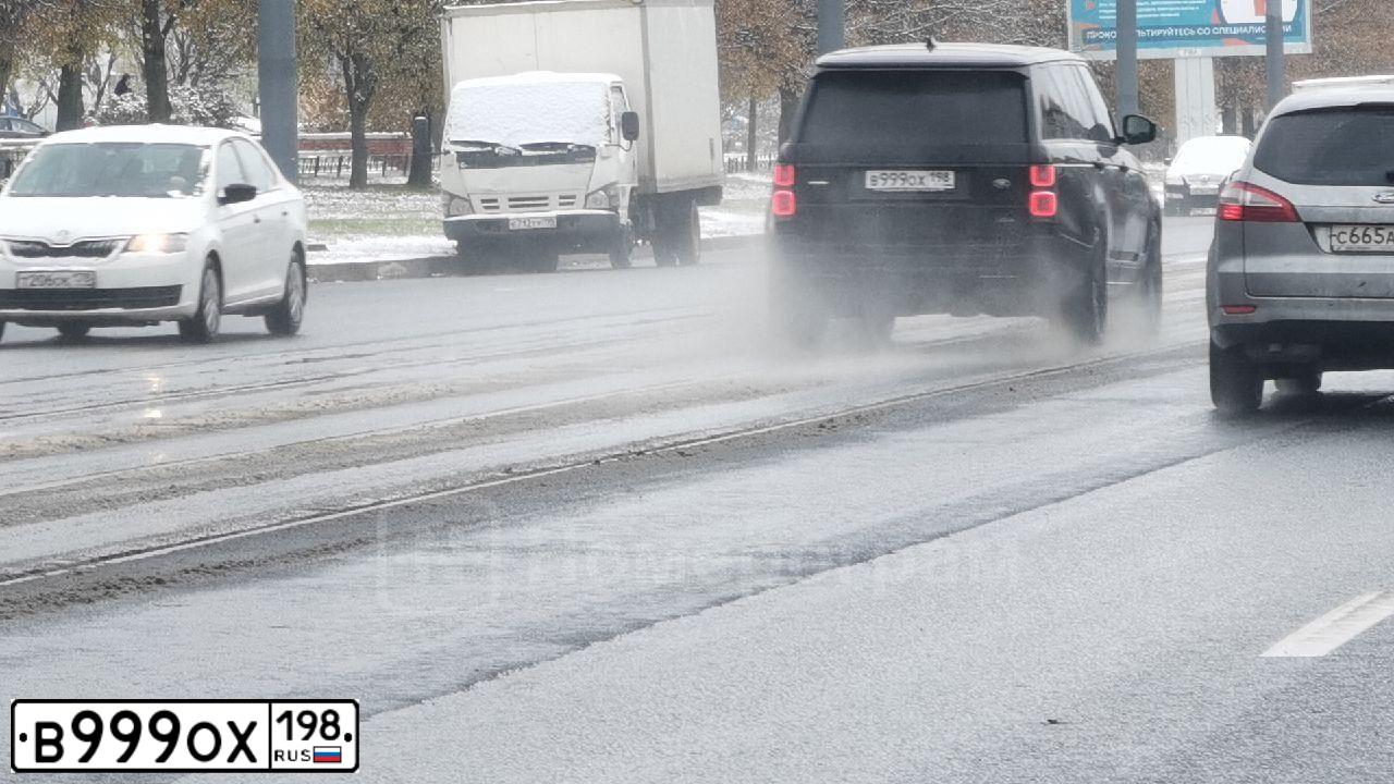 Фото автомобиля LAND ROVER RANGE ROVER, 2018 — госномер В999ОХ198. Цвет: ЧЕРНЫЙ