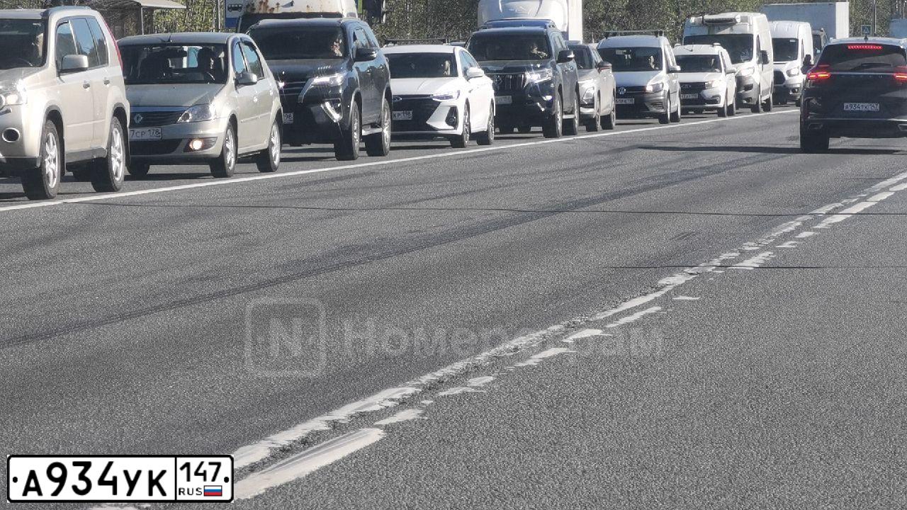 Фото автомобиля RENAULT T LOGAN, 2007 — госномер М161УЕ164. Цвет: СЕРЫЙ