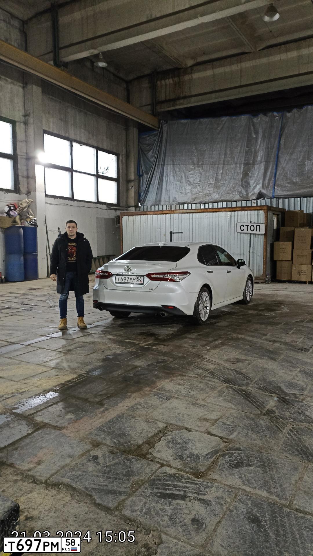 Фото автомобиля TOYOTA CAMRY, 2019 — госномер Р420ОО68. Цвет: БЕЛЫЙ ПЕРЛАМУТР