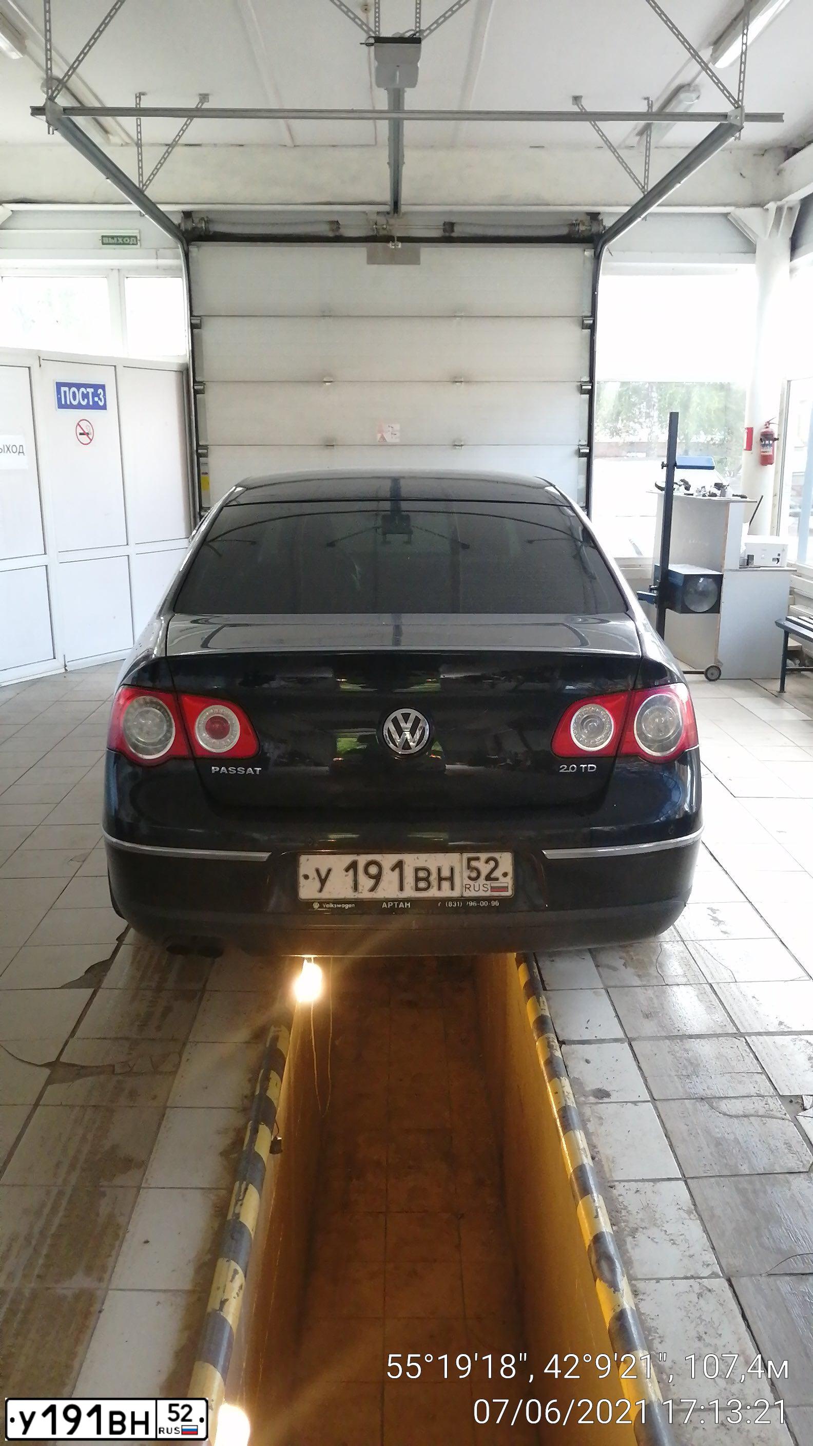 Фото автомобиля VOLKSWAGEN PASSAT, 2007 — госномер У191ВН52. Цвет: ЧЕРНЫЙ