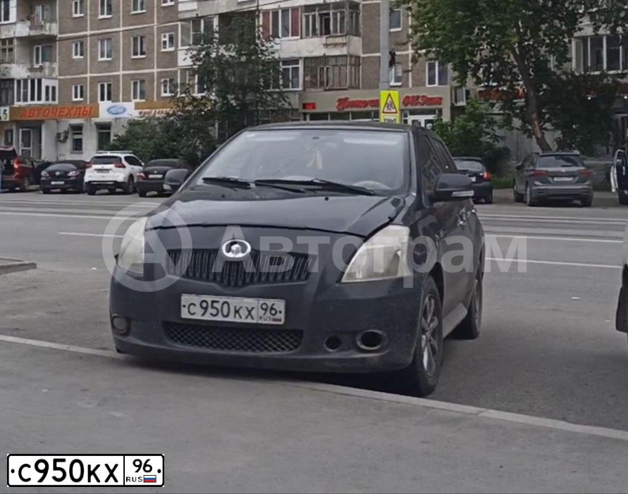 Фото автомобиля GREAT WALL COOLBEAR, 2010 — госномер С950КХ96. Цвет: ЧЕРНЫЙ