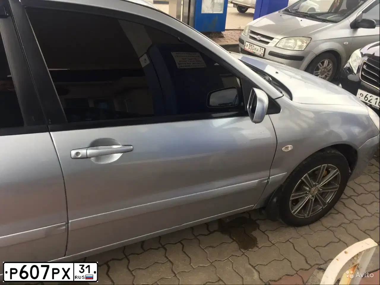 Фото автомобиля MITSUBISHI LANCER, 2005 — госномер Р607РХ31. Цвет: СЕРЕБРИСТЫЙ