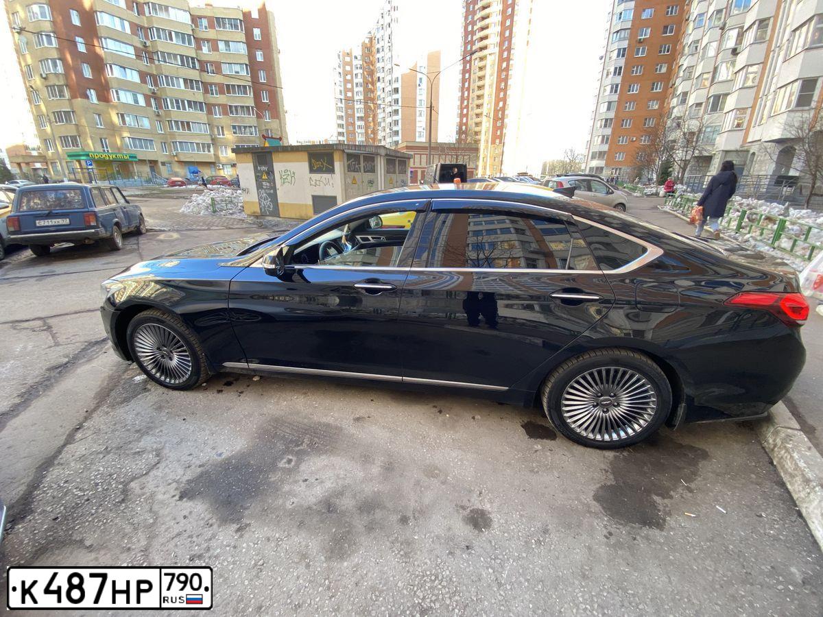 Фото автомобиля HYUNDAI GENESIS, 2015 — госномер К487НР790. Цвет: ЧЕРНЫЙ
