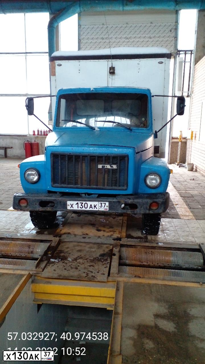 Фото автомобиля GAZ 3307, 1994 — госномер Х130АК37. Цвет: СИНИЙ