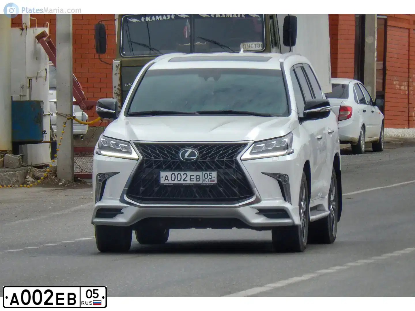 Фото автомобиля LEXUS LX, 2018 — госномер А002ЕВ05. Цвет: Белый