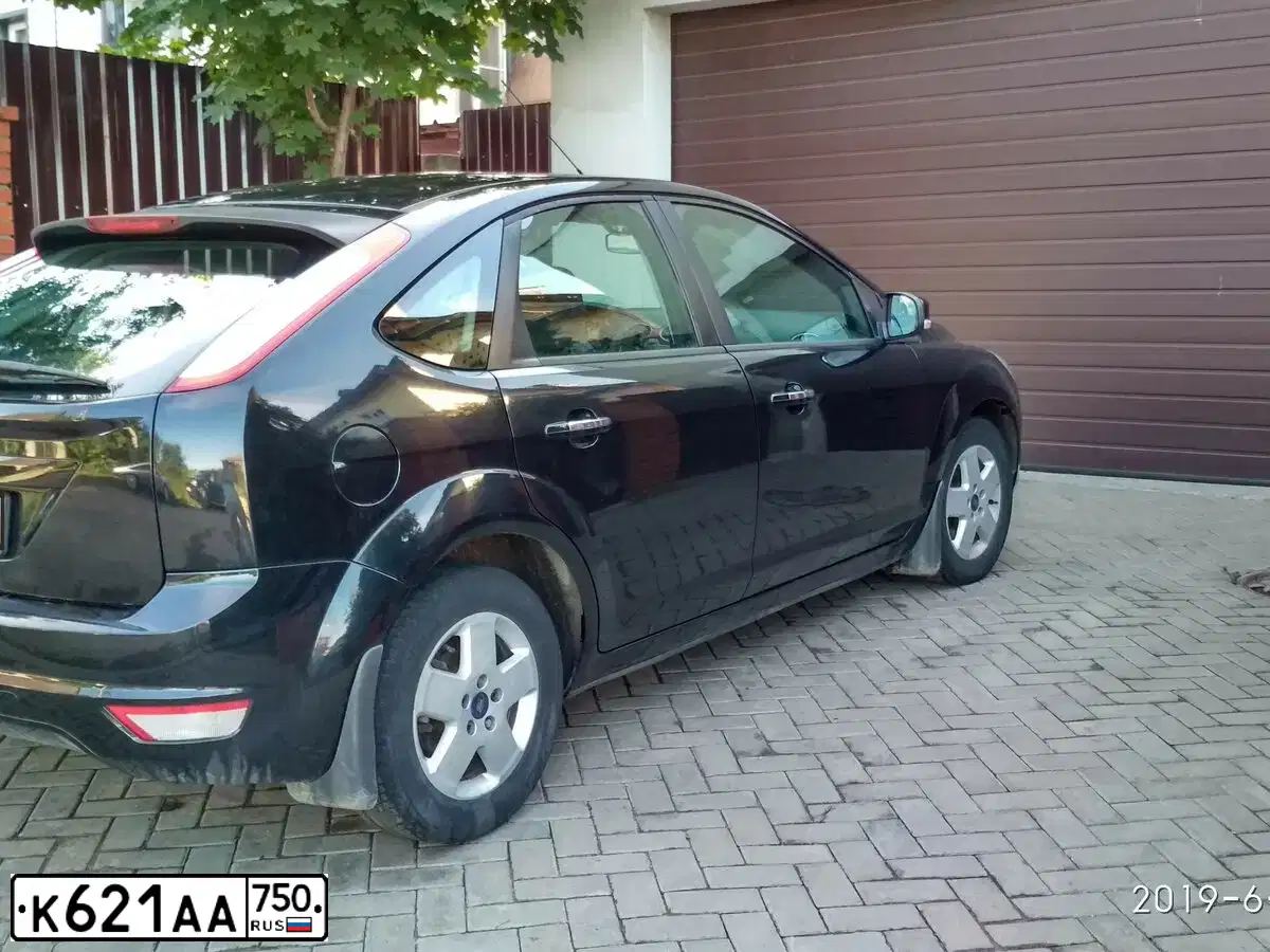 Фото автомобиля FORD FOCUS, 2010 — госномер К621АА750. Цвет: ЧЕРНЫЙ