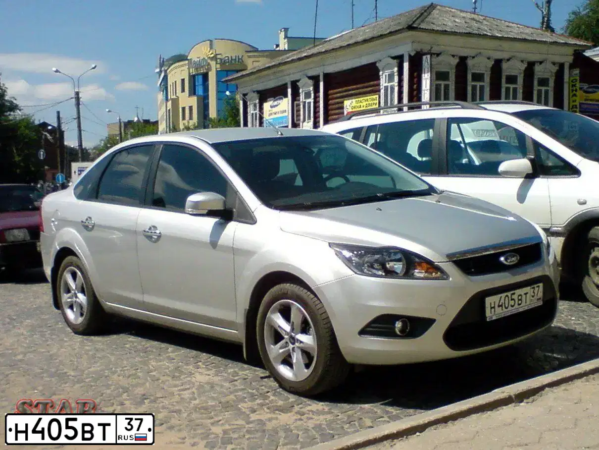 Фото автомобиля FORD FOCUS, 2010 — госномер Н405ВТ37. Цвет: Серебристый