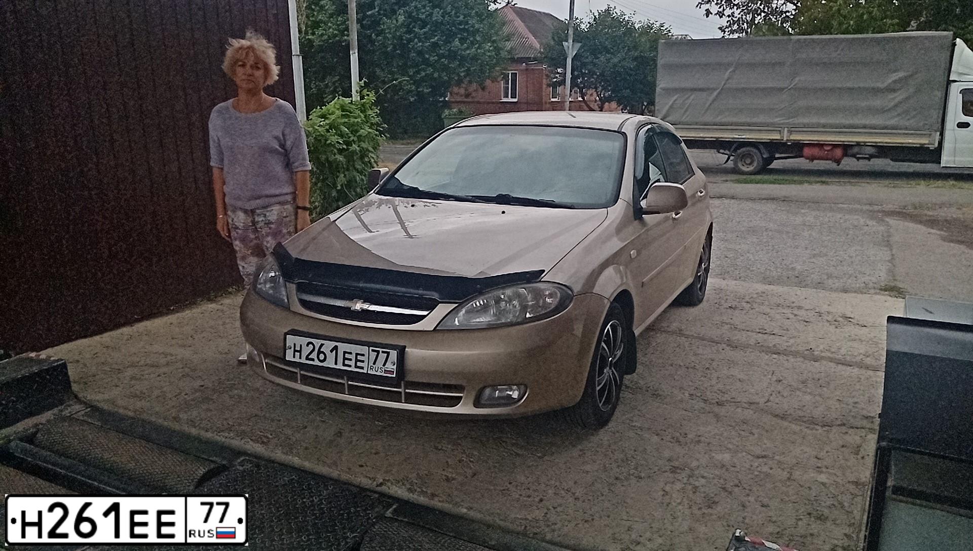 Фото автомобиля CHEVROLET LACETTI, 2011 — госномер К124НА761. Цвет: БЕЖЕВЫЙ