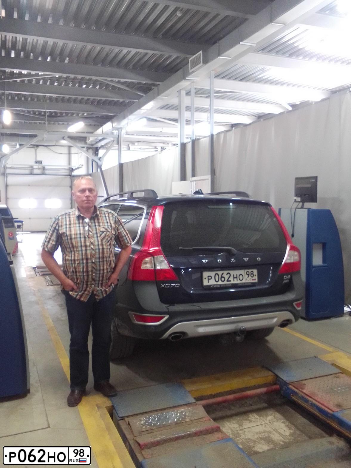 Фото автомобиля VOLVO XC70, 2013 — госномер С568ВО198. Цвет: ТЕМНО-СИНИЙ