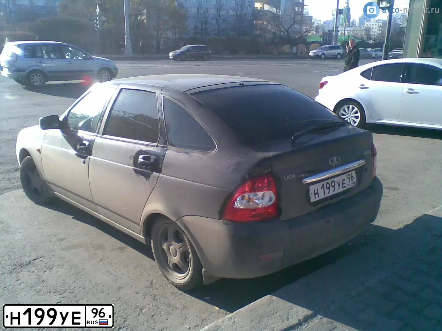 Фото автомобиля LADA 2172 PRIORA, 2009 — госномер Н199УЕ96. Цвет: Сине-Черный