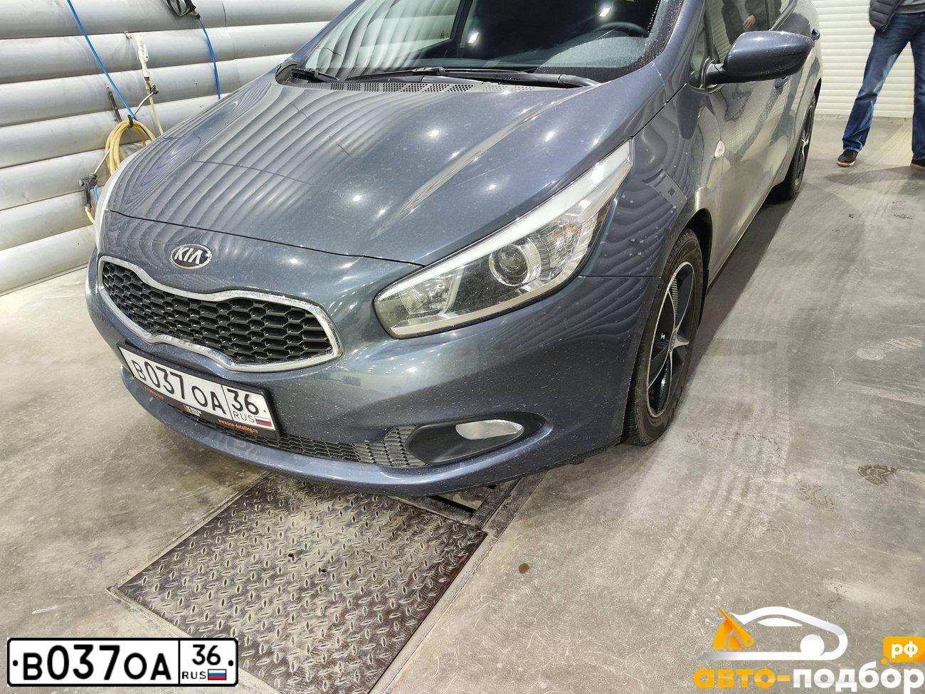 Фото автомобиля KIA CEED, 2014 — госномер О191НО30. Цвет: синий