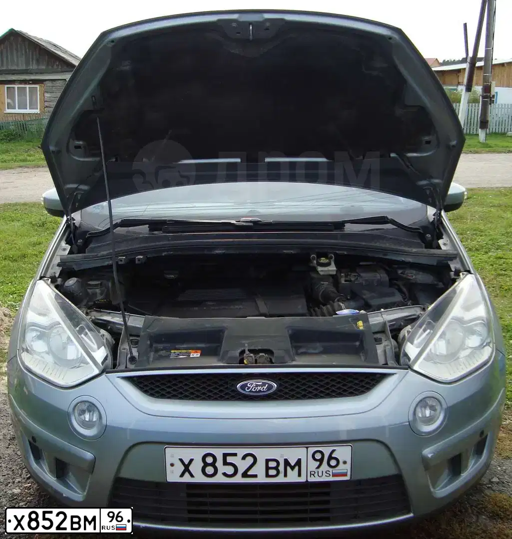 Фото автомобиля FORD S-MAX, 2007 — госномер Е077РО72. Цвет: СЕРЫЙ
