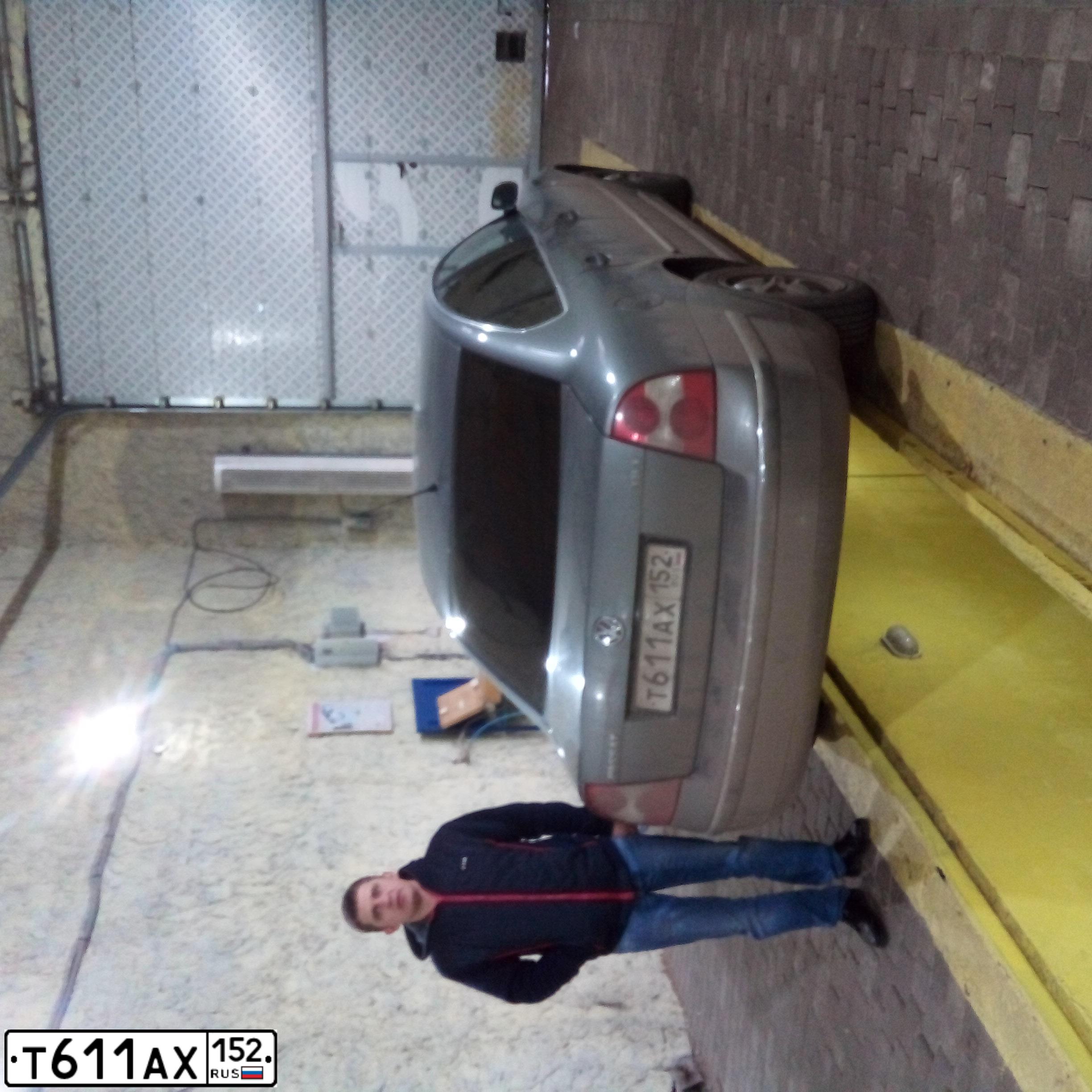 Фото автомобиля VOLKSWAGEN PASSAT, 2003 — госномер С854СХ43. Цвет: СЕРЫЙ