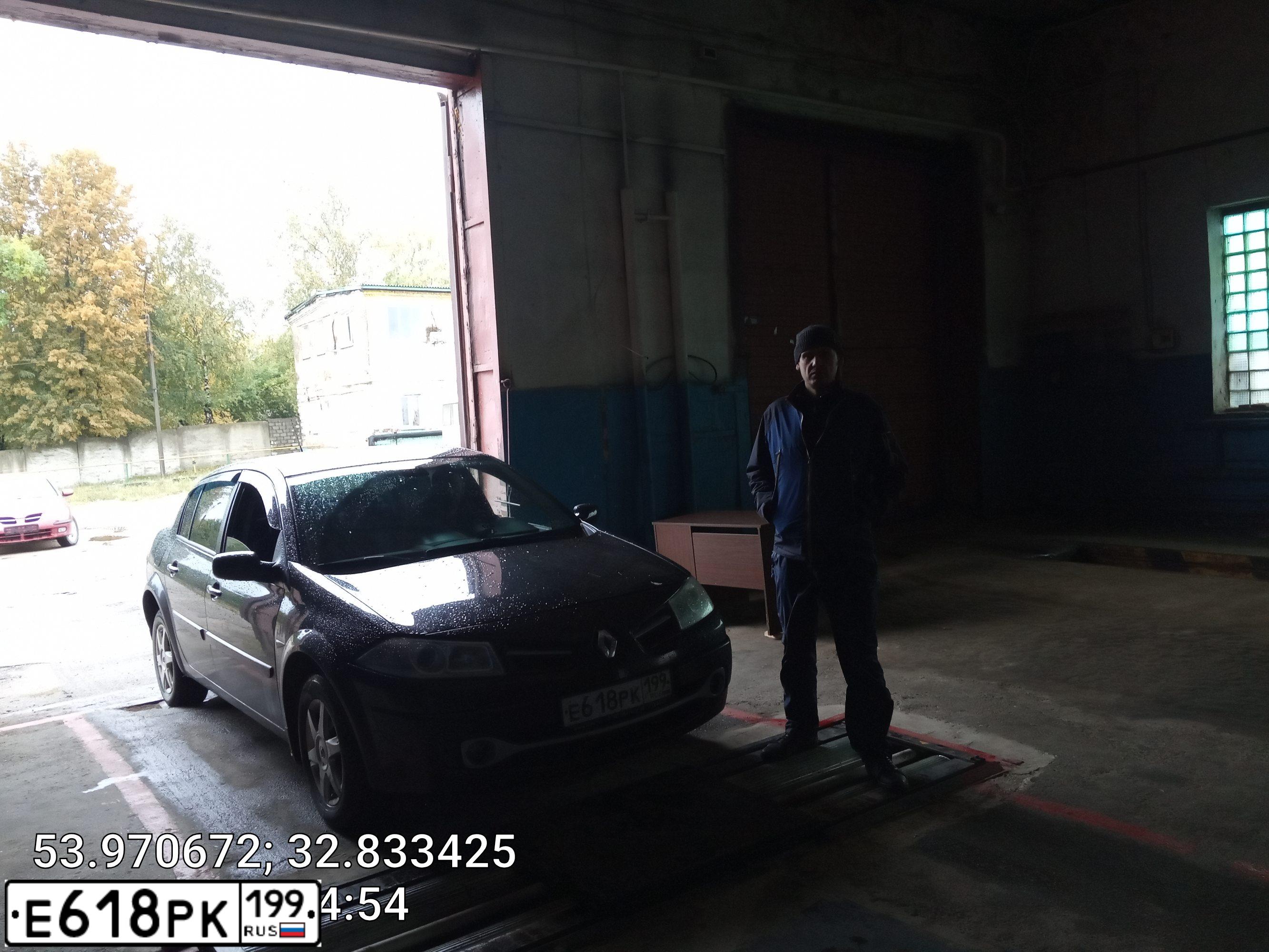 Фото автомобиля RENAULT MEGANE, 2008 — госномер Е618РК199. Цвет: ЧЕРНЫЙ