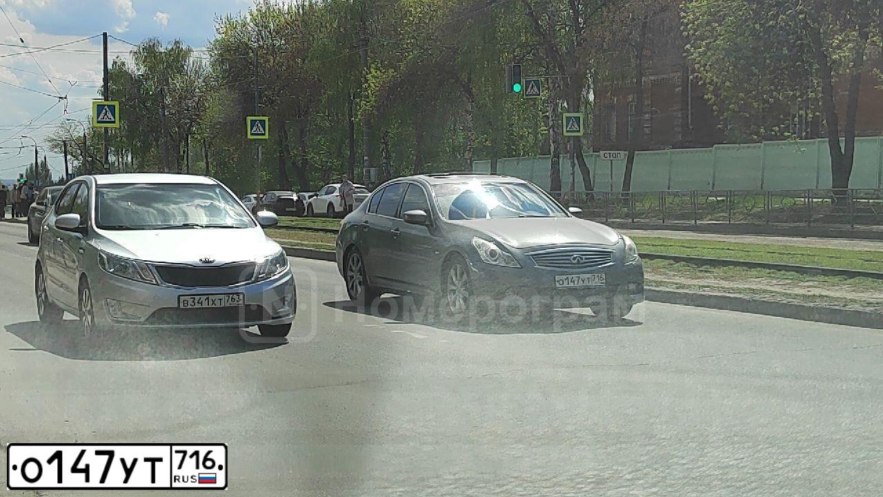 Фото автомобиля INFINITI G, 2010 — госномер Х039РМ763. Цвет: СЕРЫЙ