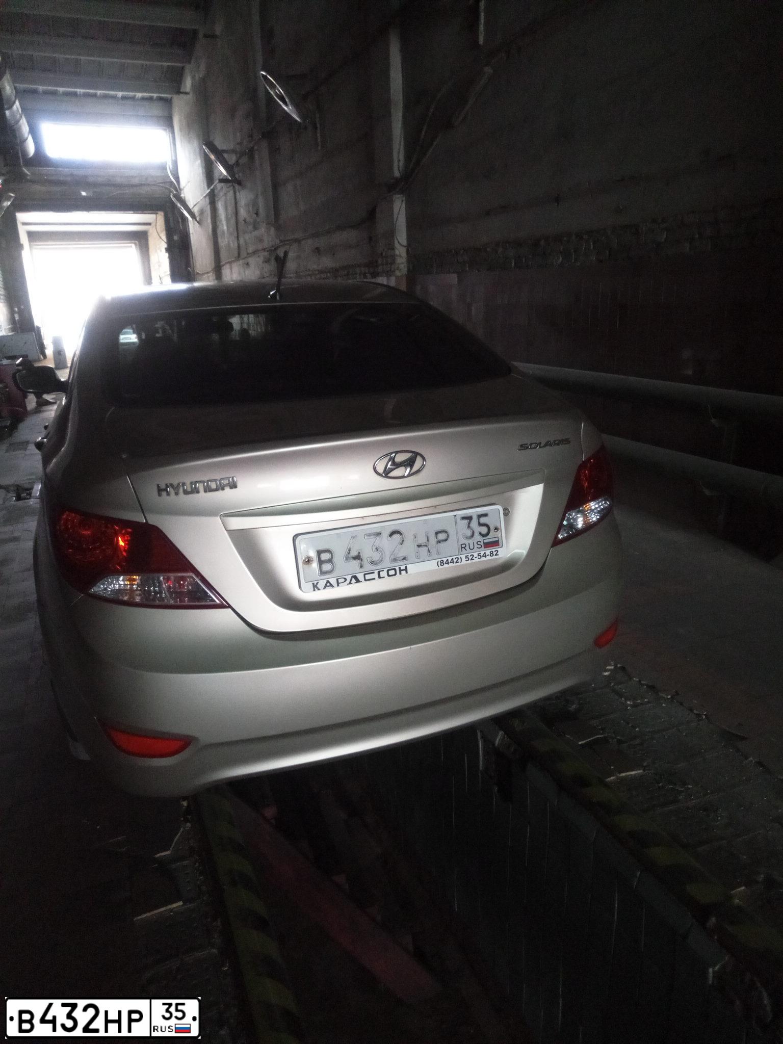 Фото автомобиля HYUNDAI SOLARIS, 2011 — госномер М288КХ134. Цвет: БЕЖЕВО-СЕРЫЙ