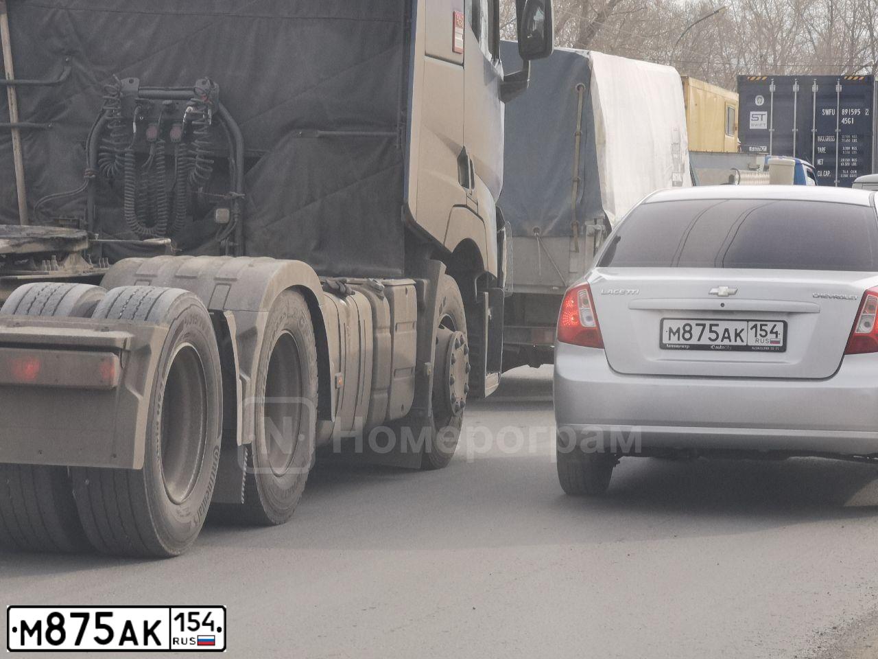 Фото автомобиля CHEVROLET LACETTI, 2008 — госномер К329НР126. Цвет: СЕРЕБРИСТЫЙ