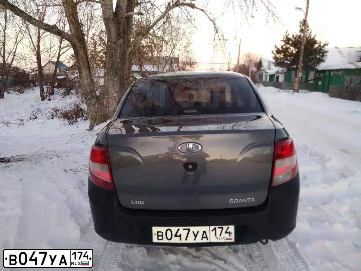 Фото автомобиля LADA 2190 GRANTA, 2013 — госномер М337СХ174. Цвет: СЕРЕБРИСТО-СЕРЫЙ