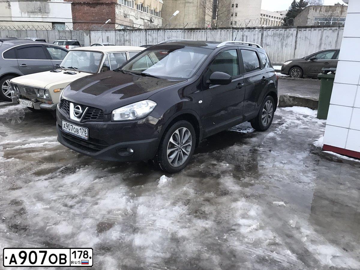 Фото автомобиля NISSAN QASHQAI, 2010 — госномер Р127СМ27. Цвет: ФИОЛЕТОВЫЙ