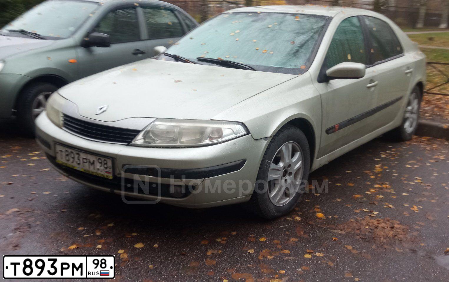 Фото автомобиля RENAULT LAGUNA, 2002 — госномер Т893РМ98. Цвет: Серый