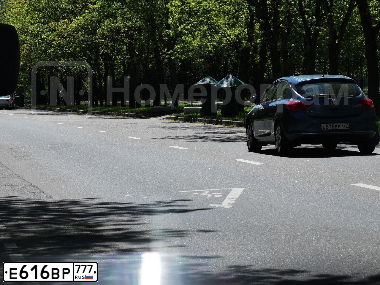 Фото автомобиля OPEL ASTRA, 2014 — госномер Е616ВР777. Цвет: СИНИЙ МЕТАЛЛИК