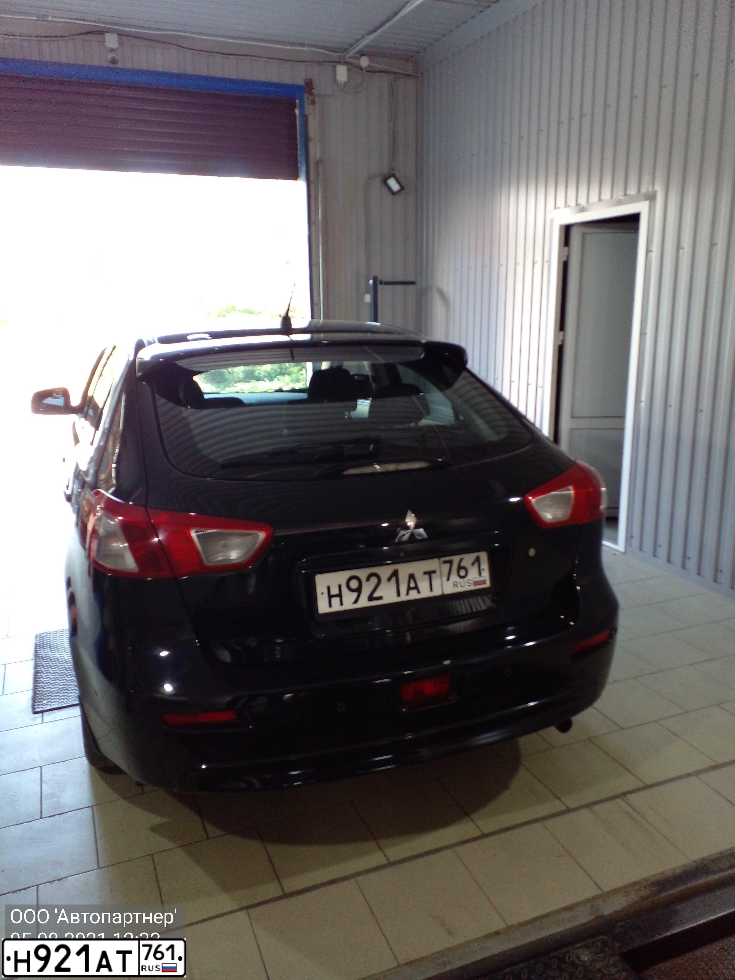 Фото автомобиля MITSUBISHI LANCER, 2008 — госномер В470РТ790. Цвет: ЧЕРНЫЙ