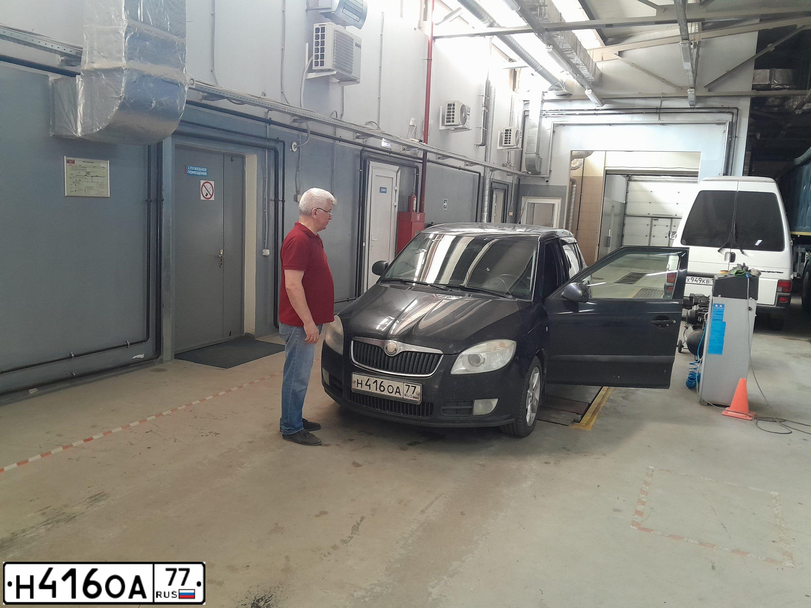 Фото автомобиля SKODA FABIA, 2008 — госномер Т423РН790. Цвет: ЧЕРНЫЙ