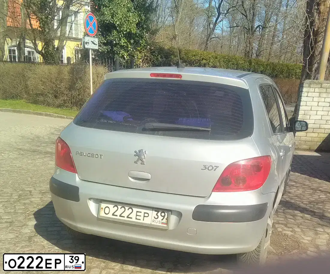 Фото автомобиля PEUGEOT 307, 2001 — госномер О222ЕР39. Цвет: СЕРЕБРИСТЫЙ