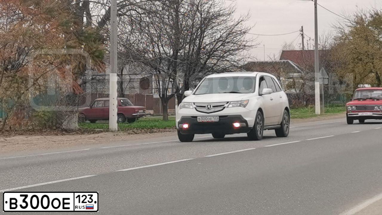 Фото автомобиля ACURA MDX, 2008 — госномер В300ОЕ123. Цвет: Белый