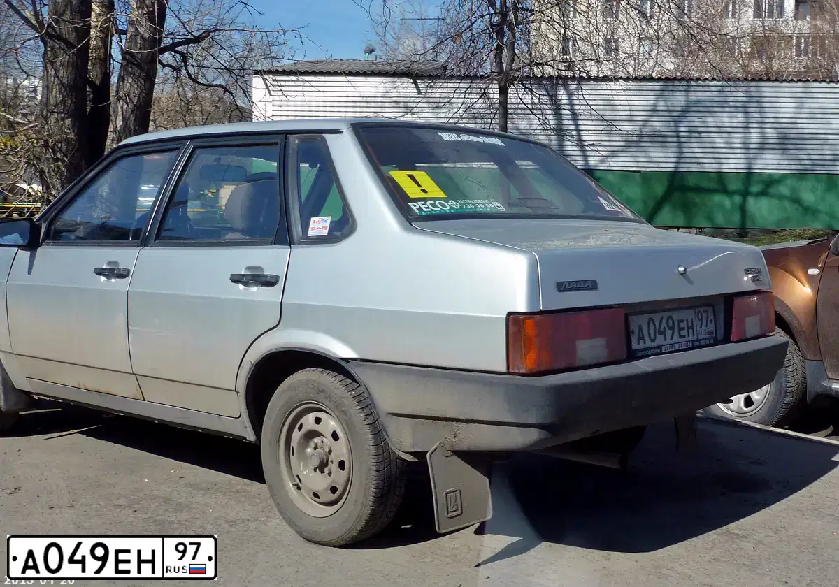Фото автомобиля LADA 2109 SAMARA, 2003 — госномер С679ВЕ750. Цвет: СВЕТЛО-СЕРЕБРИСТЫЙ МЕТАЛЛ