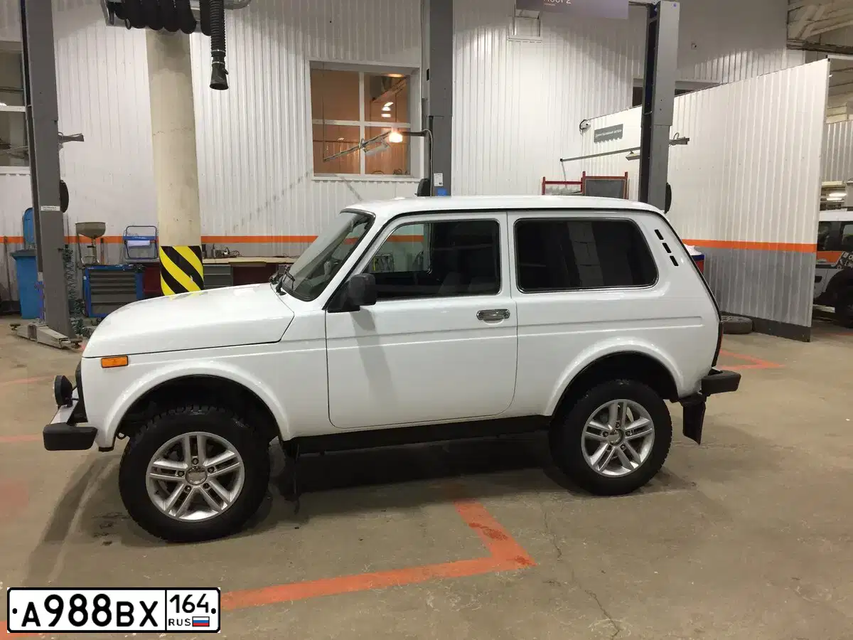 Фото автомобиля LADA 2121 NIVA, 2014 — госномер М063ОС163. Цвет: ЯРКО-БЕЛЫЙ