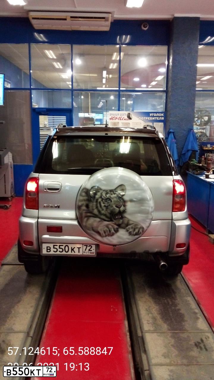 Фото автомобиля TOYOTA RAV4, 2002 — госномер В550КТ72. Цвет: СЕРЫЙ
