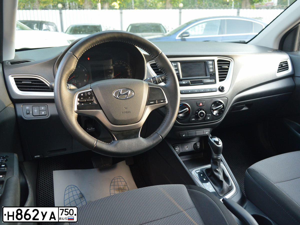 Фото автомобиля HYUNDAI SOLARIS, 2019 — госномер Х352ОУ72. Цвет: БЕЛЫЙ-ЖЕЛТЫЙ-СЕРЫЙ