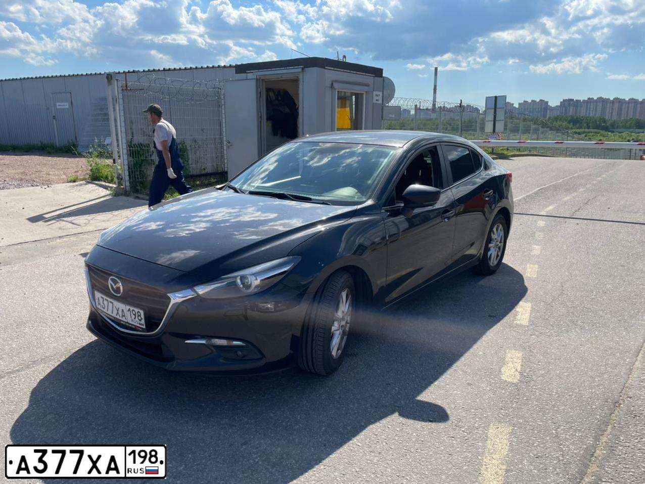 Фото автомобиля MAZDA 3, 2018 — госномер А377ХА198. Цвет: ЧЕРНЫЙ