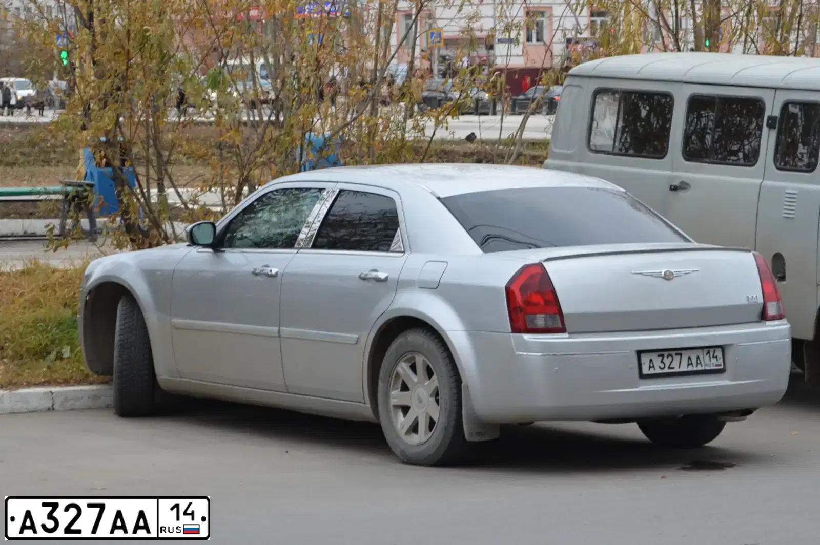 Фото автомобиля AUDI A8, 2007 — госномер А327АА14. Цвет: ЧЕРНЫЙ