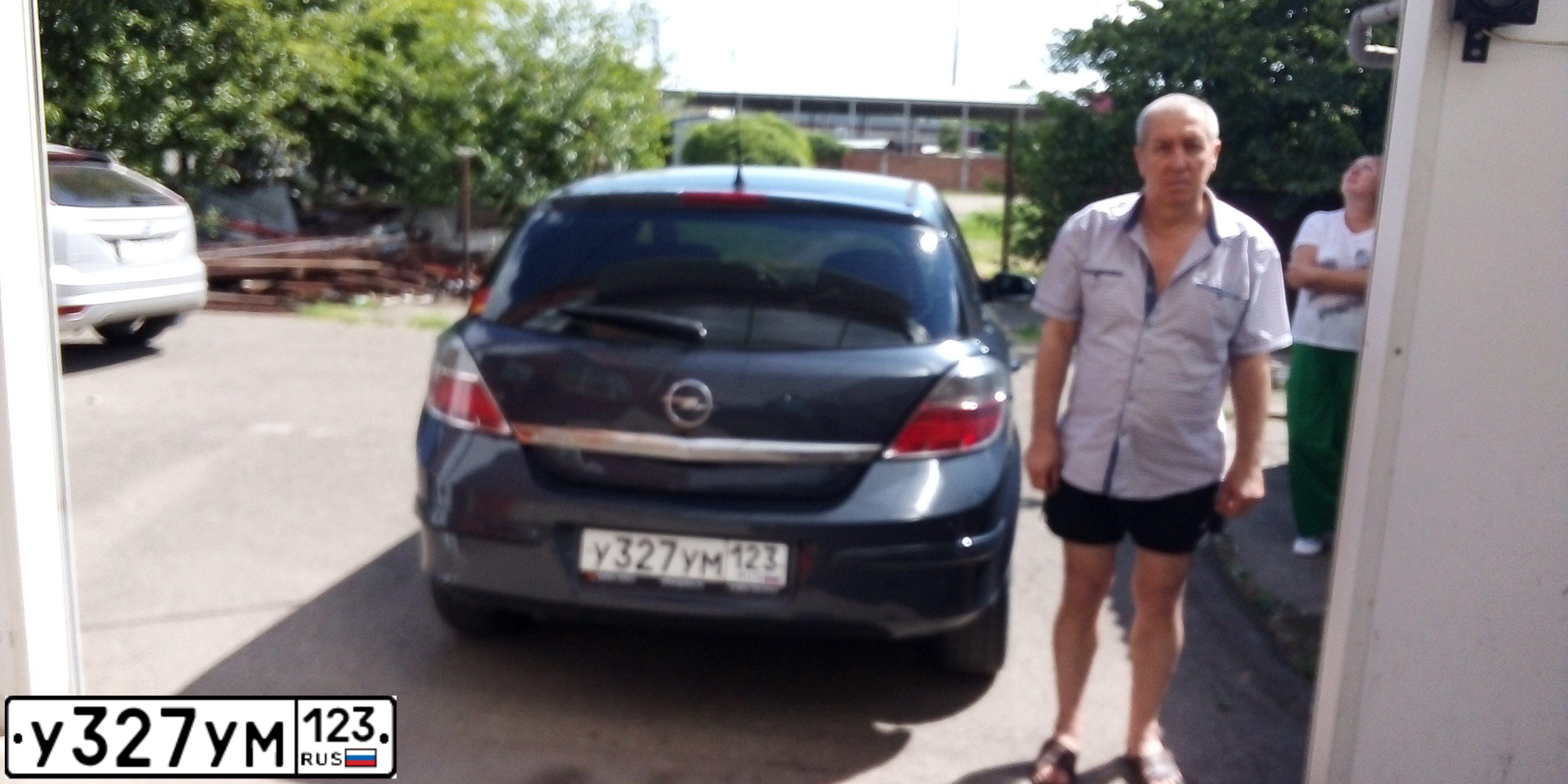 Фото автомобиля OPEL ASTRA, 2008 — госномер К906КР199. Цвет: Темно-синий