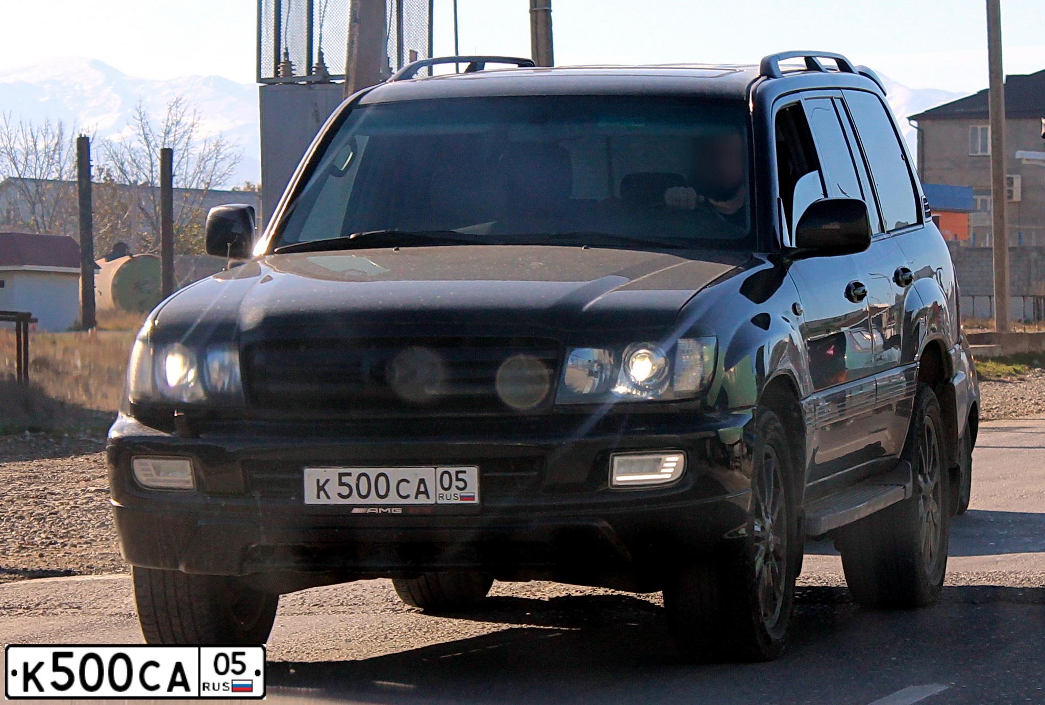 Фото автомобиля LEXUS S LX, 2011 — госномер Т570НТ05. Цвет: ПЕРЛАМУТРОВО-БЕЛЫЙ