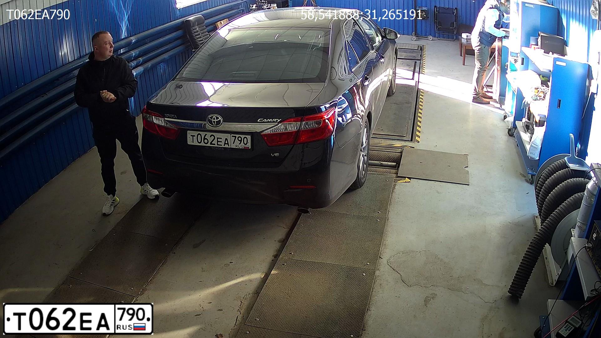 Фото автомобиля TOYOTA CAMRY, 2013 — госномер К313ЕХ53. Цвет: ЧЕРНЫЙ МЕТАЛЛИК