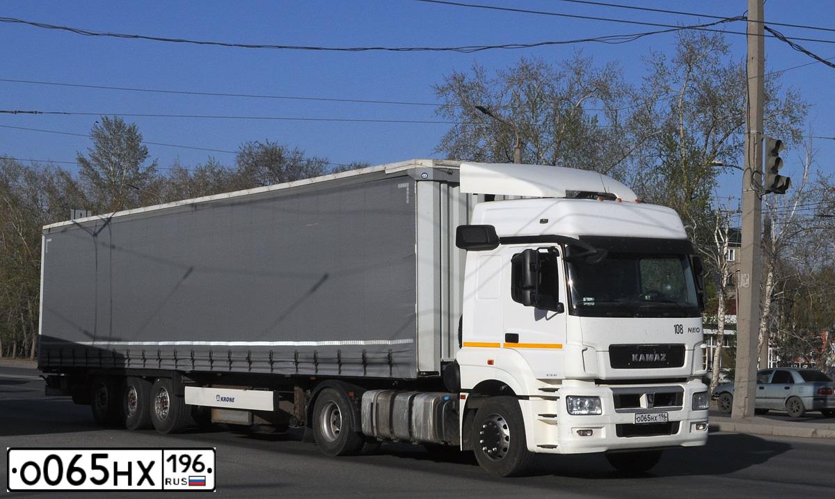 Фото автомобиля KAMAZ 5490, 2020 — госномер О571СУ18. Цвет: Белый