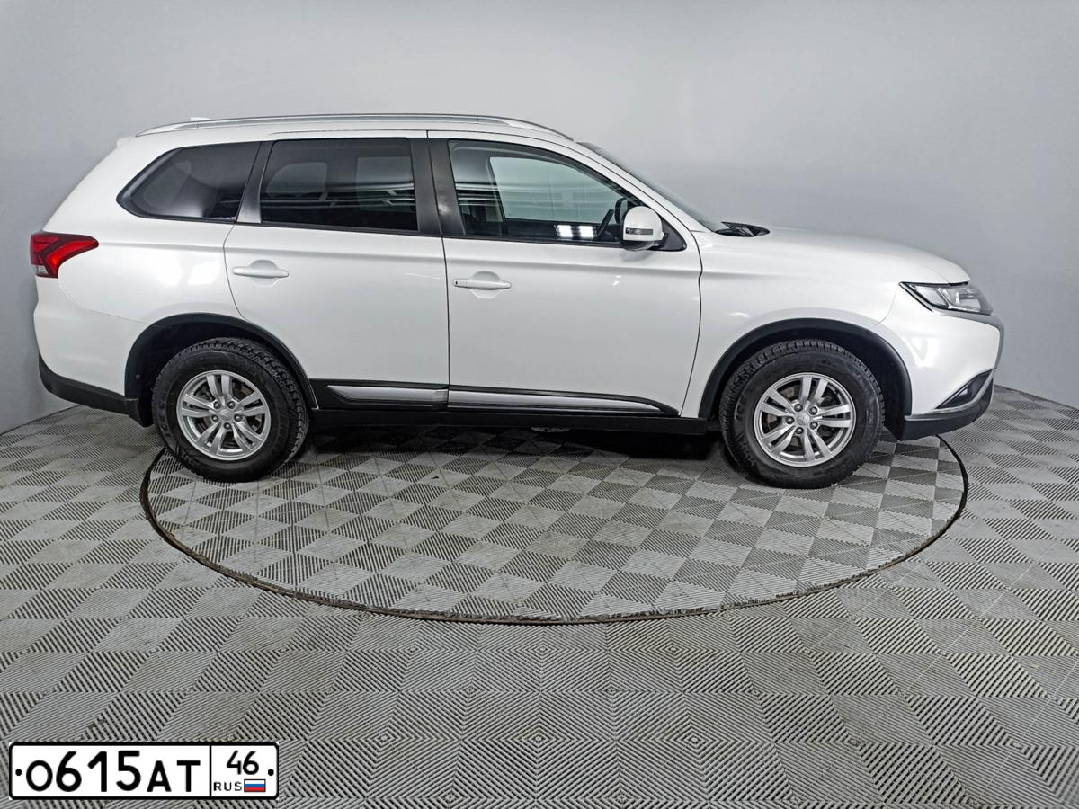 Фото автомобиля MITSUBISHI OUTLANDER, 2019 — госномер О615АТ46. Цвет: Белый